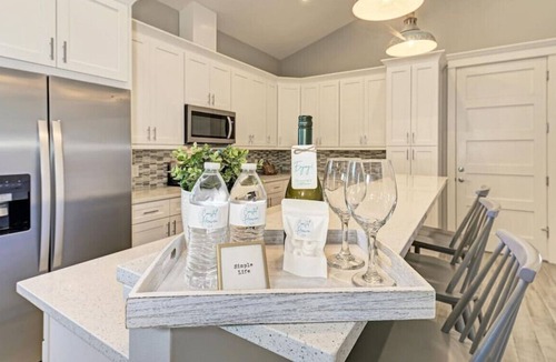 Bradenton Cottage | Florida Cottage close to AMI, IMG and downtown