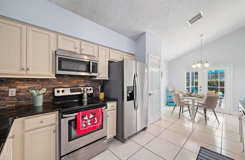 Chatham Park House | Florida Escape -Award Winning -Pet Friendly - Pool