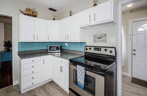 New Port Richey House | Florida Vibes Home