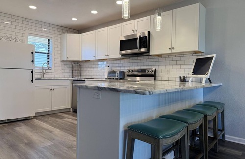 Grove City Condo | Forest Park – 2BR Pool, Clubhouse & Beaches