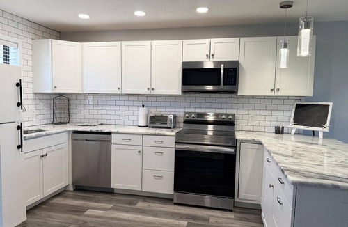 Grove City Condo | Forest Park – 2BR Pool, Clubhouse & Beaches