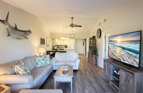 Grove City Apartment | Forest Park – Pool, Tennis & Coastal Charm