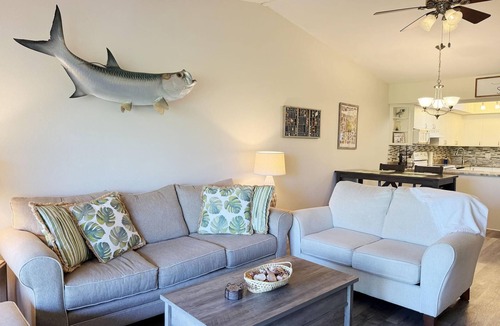 Grove City Apartment | Forest Park – Pool, Tennis & Coastal Charm