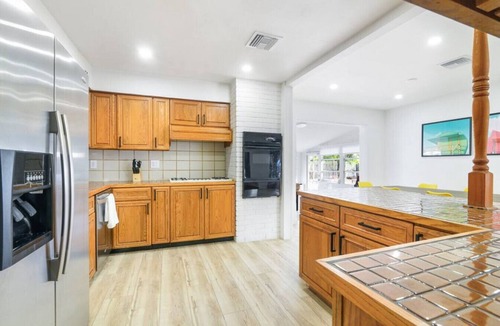 Central Corals House | Fort Lauderdale Pool House Hidden Gem