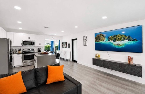 Broadview Park House | Fort Lauderdale Pool Retreat | Near Beach&Stadium