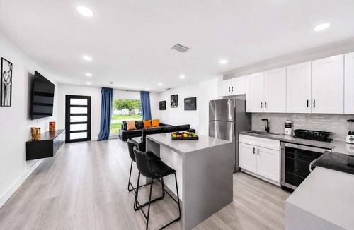 Broadview Park House | Fort Lauderdale Pool Retreat | Near Beach&Stadium