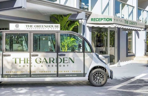 Galt Mile Apartment | Fort Lauderdale King Suite At Botanica