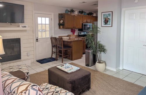 Ocean City House | Fort Walton Beach Cottage w/Hot Tub & Patio!