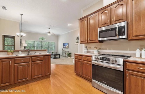 Arlington House | Four-bedroom mini estate, minutes from downtown Jax with a sunroom and backyard