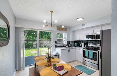 Indian Harbour Beach Apartment | FREE LCO @ 6 p.m. in July - Pool, gym, games!
