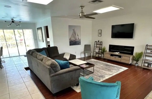 Sunrise Villa | FRESH! Tropical Oasis/Pool King Bed/Top Location