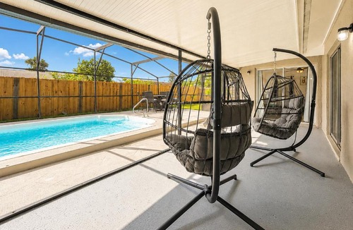 Orlando Villa | Freshly Updated Family Villa Pool 14 Min Disney