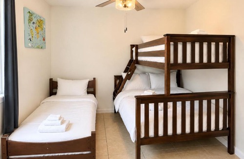 Orlando Villa | Freshly Updated Family Villa Pool 14 Min Disney
