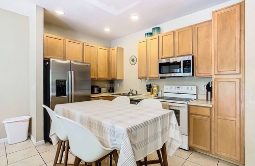 Kissimmee House | From $110,4br/3ba TownHome with spa,Near Disney,Seaworld and convention center