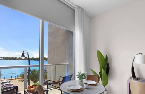 Hollywood Condo | Front Bay View|Balcony| Enjoy Sunset–Near Beach