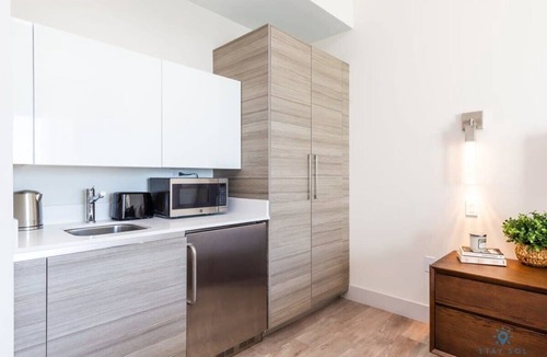 Hollywood Condo | Front Bay View Balcony|Enjoy Sunsets|Amazing Pool