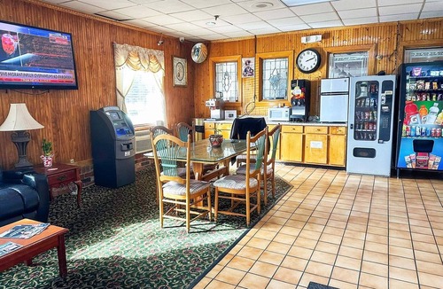 Milledgeville Apartment | Full Bed|Smoking|Milledgeville