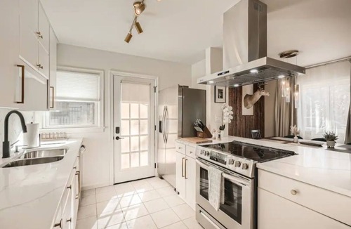 Garden Hills House | Full Modern Duplex 5BA 3BA, Walk Everywhere! Pet-Friendly