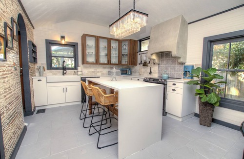 St. Augustine Cottage | Fully fenced in backyard, close to downtown, marina, bars, and shops.