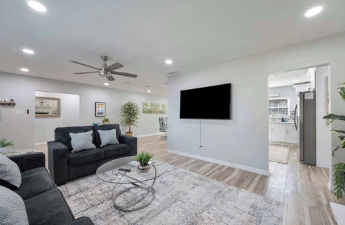 Lakeland House | Fully Fenced in w/Patio Near the Lake | Sleeps 10