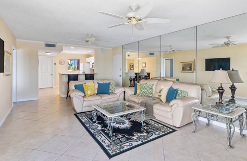 Pinellas Point Condo | Fully-furnished Waterfront Condo ~ Exceptional Views!