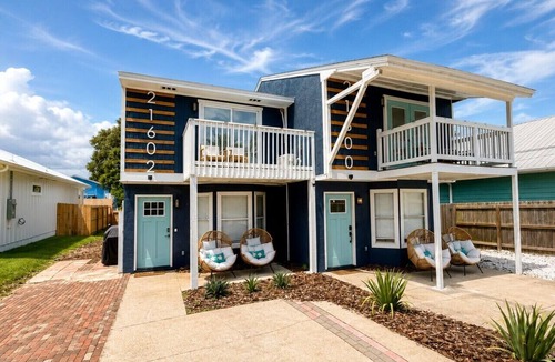 Riviera Beach House | Fully Renovated Beach Retreat Townhome!