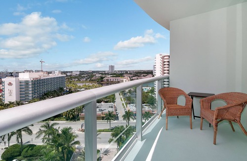 Hollywood South Central Beach Condo | Fully renovated Apartment located on Hollywood beach. At The Tides.