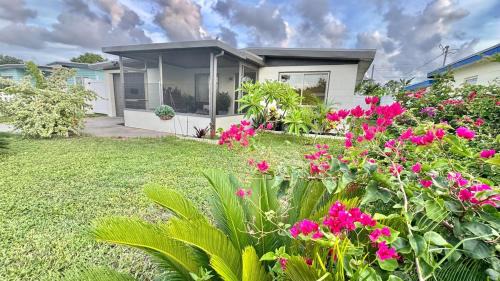Pinellas Park House | Fully Renovated Cozy Home Away from Home