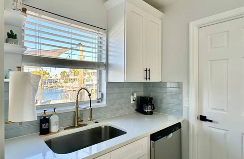 Spring Hill House | Fully Renovated, Direct Gulf Access w private doc just for you!