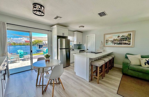 Spring Hill House | Fully Renovated, Direct Gulf Access w private doc just for you!