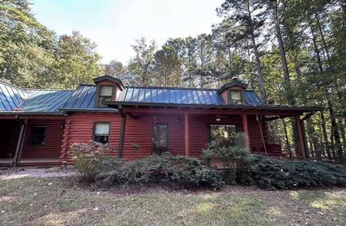 Clarkdale Cabin | Fully Renovated Serene Log Cabin Escape in NW Metro ATL Powder Springs West Cobb