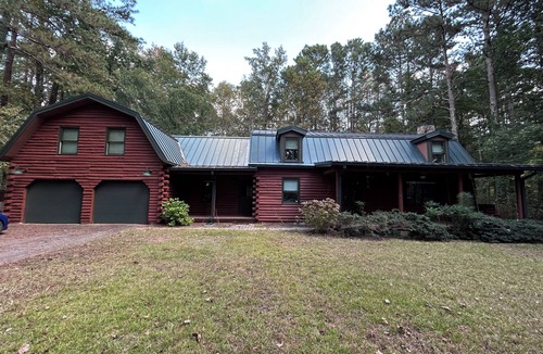 Clarkdale Cabin | Fully Renovated Serene Log Cabin Escape in NW Metro ATL Powder Springs West Cobb