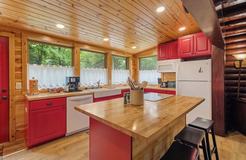 New Era House | Fully Restored Lakefront Cabin on Stony Lake