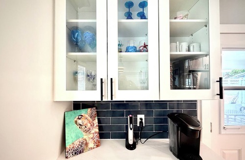 Englewood Cottage | Fully Stocked Luxury Beach Retreat. Walk to Beach, Live Music, Bars & Dining