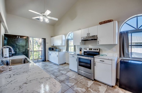 Laguna Shores House | Fully Updated/Luxury Beach House w/Master Suite-Close to beach!