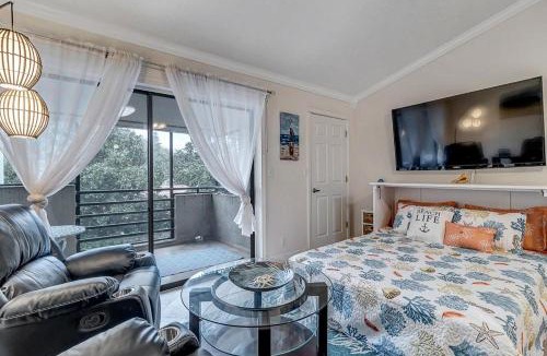 Sawgrass House | Fun in the Sun - Coastal studio w pool access