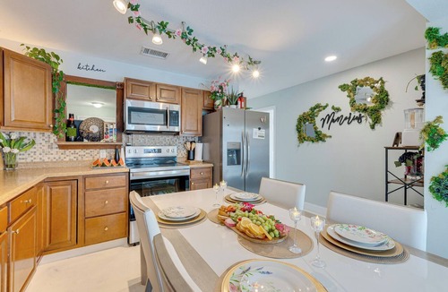 Orchid Lake Village House | Fun in the Sun! Vibrant Port Richey Home w/Lanai