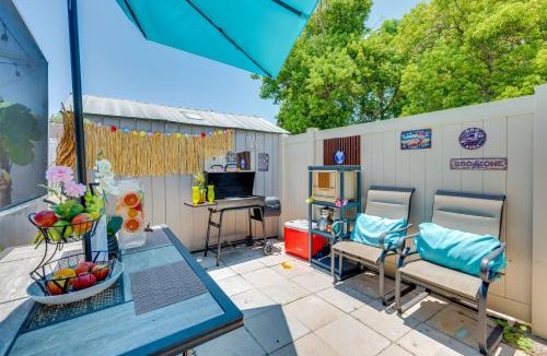 Orchid Lake Village House | Fun in the Sun! Vibrant Port Richey Home w/Lanai