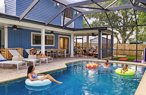 Seminole House | Fun Place: 20+ Games, Pool, Putt-Putt, Game room, Fire pit, 5 Min to Beach