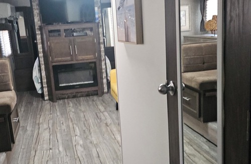 Twin Lakes House | Fun & Relax in Paradise 145 RV in Key Largo Kampground