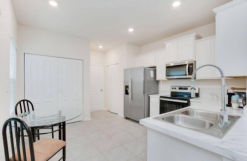Baymeadows House | Furnished 3BR Townhome in Baymeadows