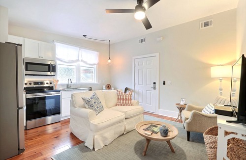 Beach Institute Apartment | Gallery Stays - Parkside Loft