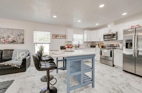 Lake Magdalene House | Game Room + Yard: Tampa Home By Theme Parks!