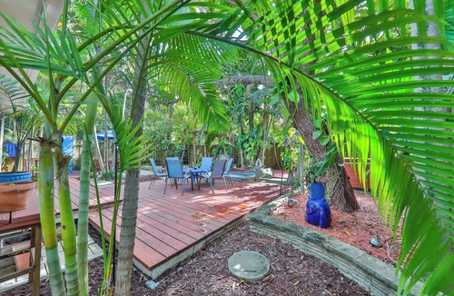 Parkside House | Garden botanical Villa with jacuzzi