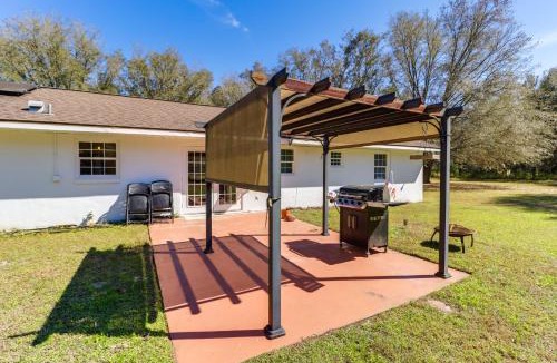 Dunnellon House | Gas Grill & Fire Pit: Peaceful Dunnellon Home!