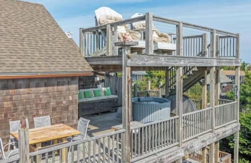 Ocean Bay Park House | Gatsby’s Sky Level. Ocean Bay Park. Sleeps 12. Hot Tub + Ocean Views