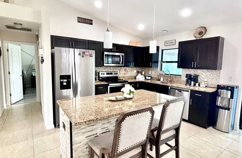 Sunshine House | Getaway & Oasis, Near Beaches & Total Relaxation