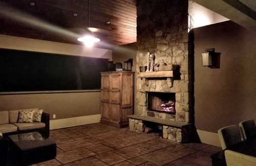 Pine Bush Cottage | Glamorous Cottage Rental with Outdoor Lounge and Pool on 40 Acres in Pine Bush, New York