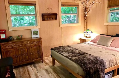 Bozrah Cabin | Glamping Tree House on an Impressive Property in Norwich, Connecticut