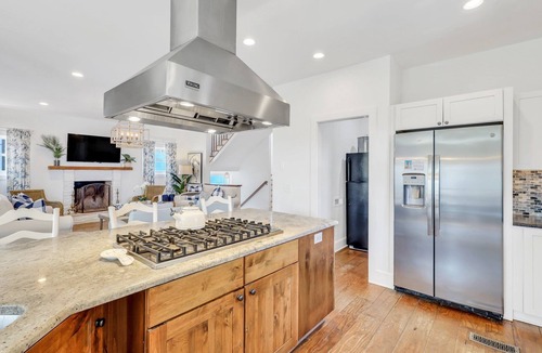 East Beach House | Golden Hour! The Perfect Beach Home, Private Heated Pool, Steps to Beach and Marsh, Sleeps 12